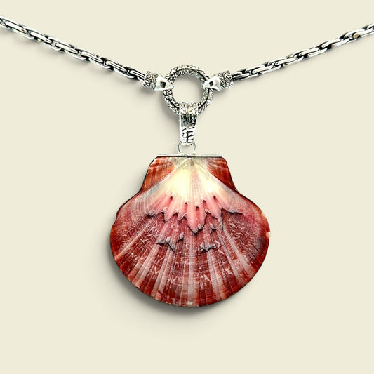 Zig Zag Flat Scallop Pendant