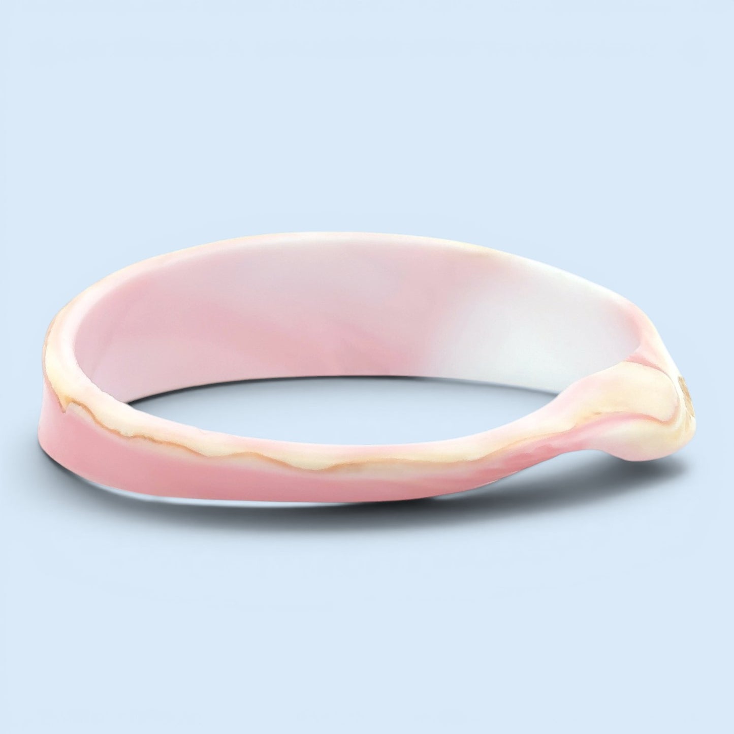 Queen Conch Bangle (Large)